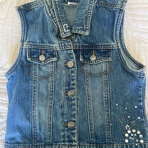 3/25$ item , Blue Denim Vest with unicorn Accent